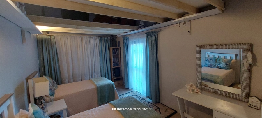 6 Bedroom Property for Sale in Wavecrest Eastern Cape